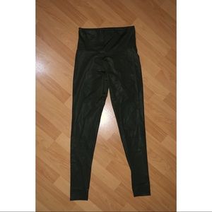 Onzie crocodile rare leggings